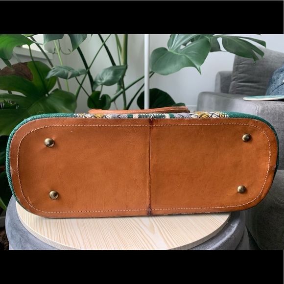 SOLD - Vintage Green Knit/Leather Handbag - Picture 4 of 5